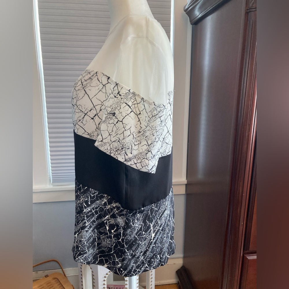 BCBG black white/cream multi-pattern blouse looks great with blazers or jeans - Picture 4 of 6